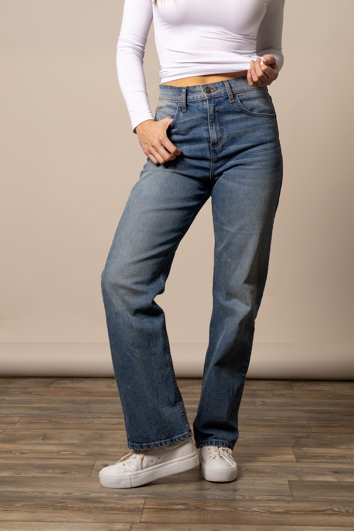 Kimes Ranch Mia jeans in blue with a relaxed fit and front pockets