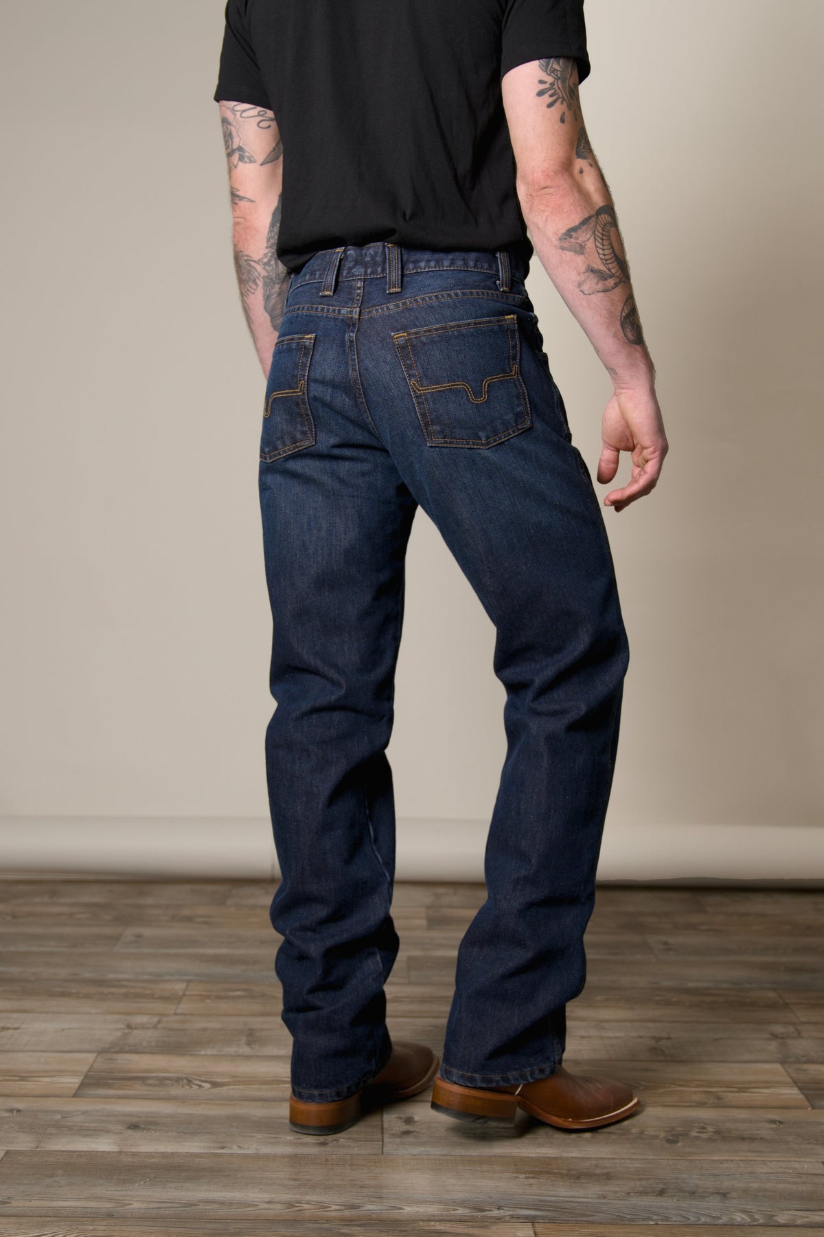Men's relaxed fit dark wash bootcut jean