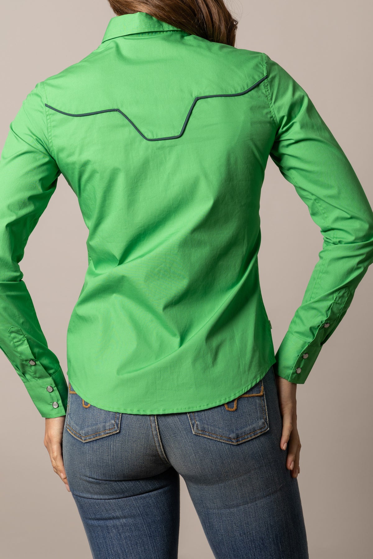 Kimes Ranch Logo Horn Blouse in Kelly Green, back view, with contrast stitching on the back yoke and long sleeves