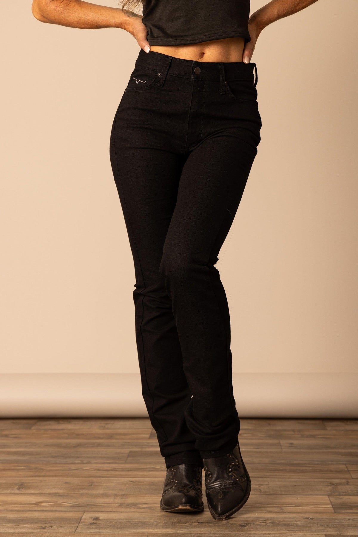 Kimes Ranch Sarah jeans in Black with a slim fit and front pockets