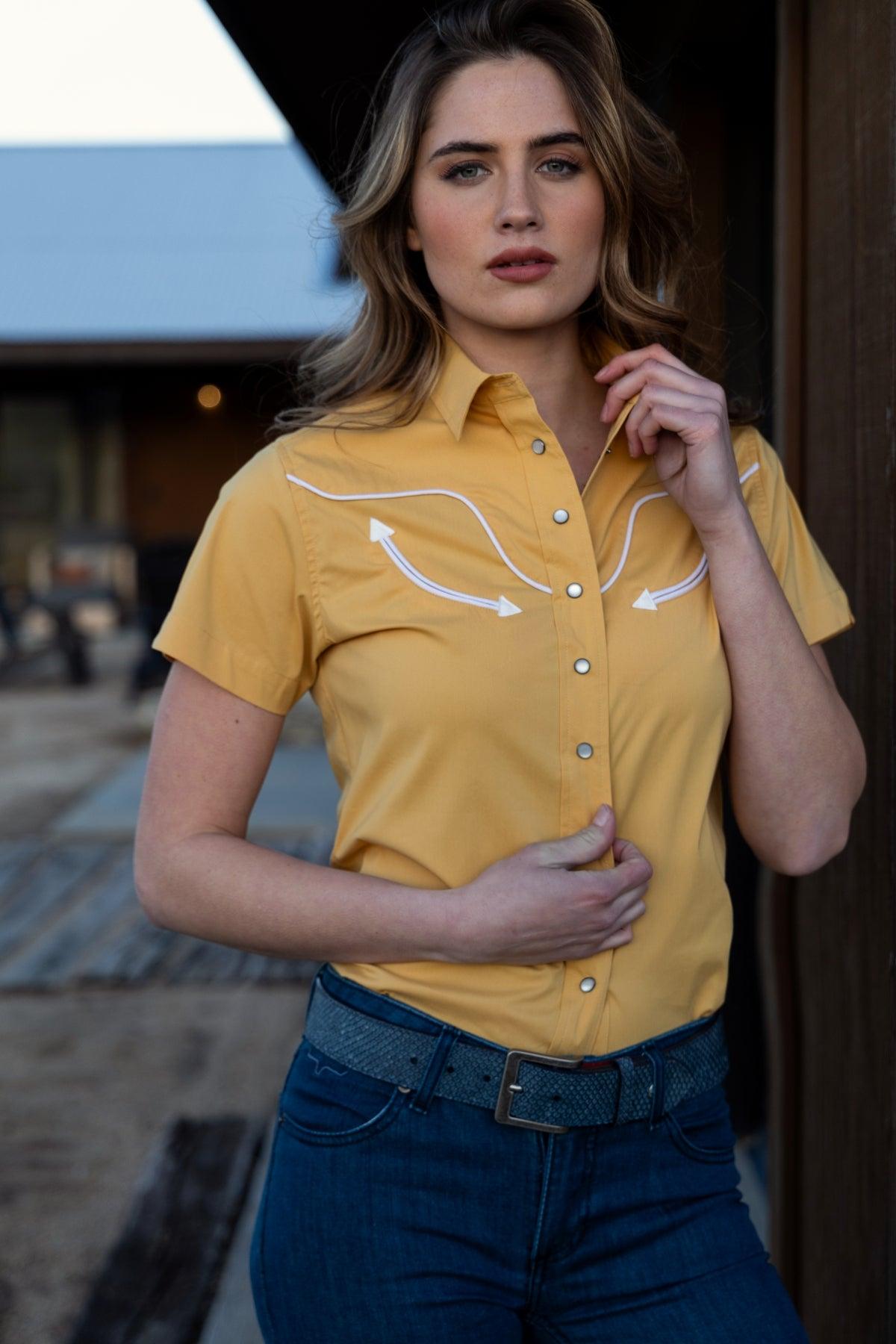 Kimes Ranch Logo Horn Snap top in Gold with white arrow piping and snap front